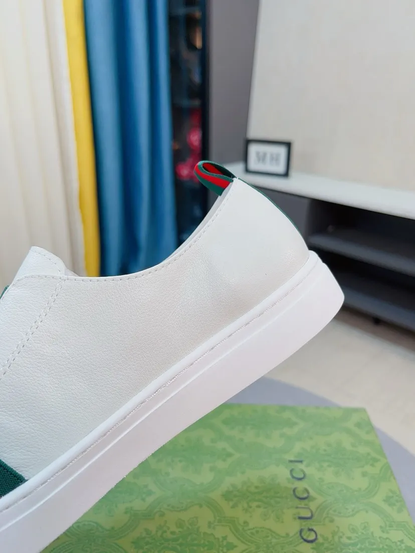 Men's shoes 💰440🌹🌹GUCCI [Gucci] New high-end brand of men's shoes, the latest fashionable casual men's shoes, trendy and versatile style, relaxed and sporty style, uppers imported from Italy, first-layer cowhide, genuine leather lining and ultra-fine workmanship. Original personalized fashionable rubber wear-resistant outsole, light and comfortable on the foot, size 38-44